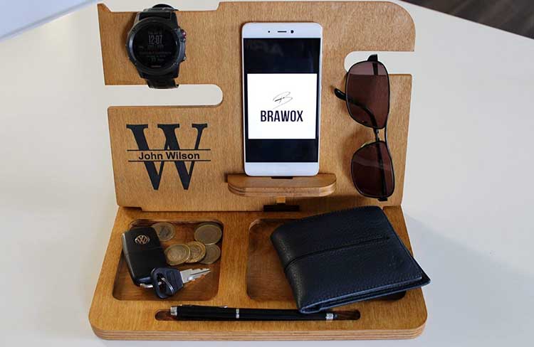 Wood-Valet-Wooden-Docking-Station