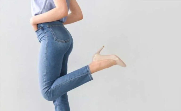 Best-Jeans-For-Hourglass-Figure