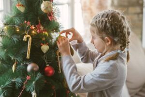7 Best Creative Ideas For Decorating Your Christmas Tree!