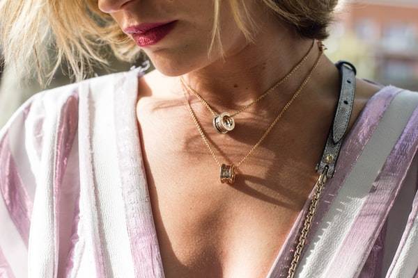 How to Choose the Perfect Necklace for Her