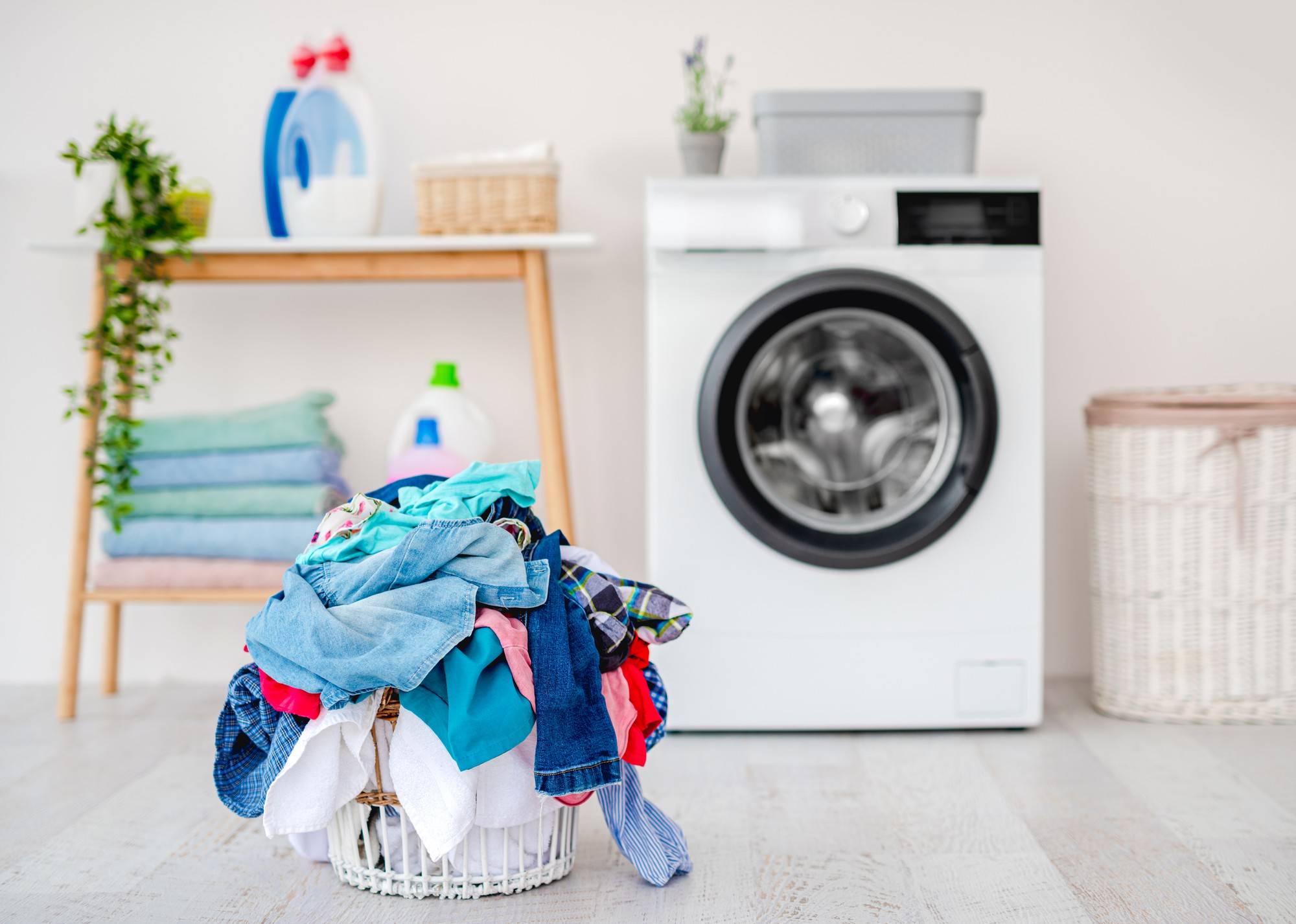 5 Benefits Of Using a Laundromat Over Doing Your Laundry StyleBuzzer