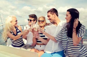 <strong>5 Reasons You Should Choose A Party Boat For Your Next Event</strong>
