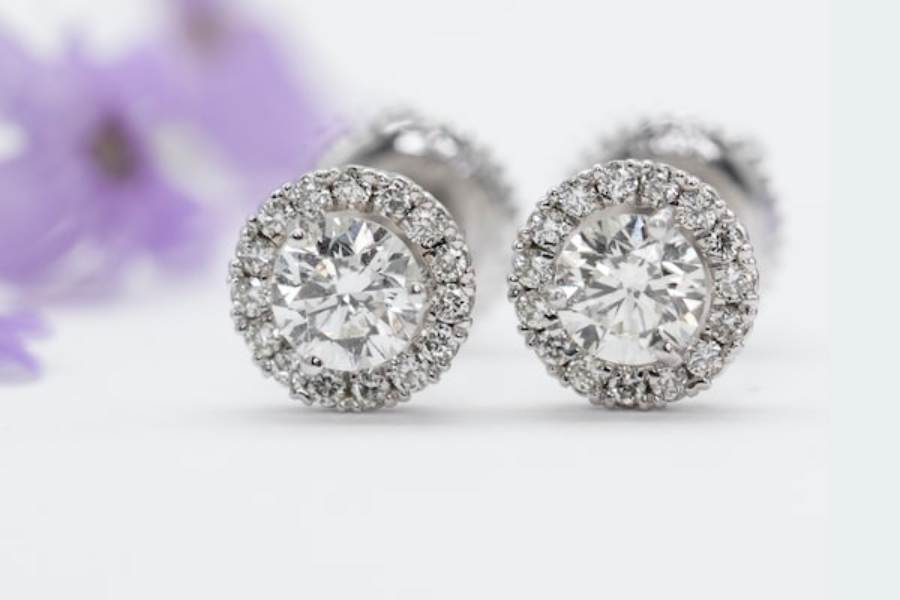 Why Diamond Jewelry Makes a Great Gift
