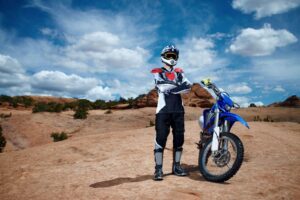 A Definitive Buying Guide to Choose the Right Dirt Bike Helmet